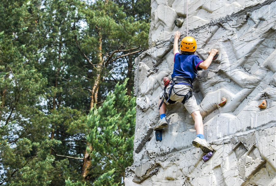 jeu d'escalade dans un camping Gorge du Verdon